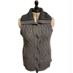 🔖👉Maurices Cable Knit Faux Fur Collar Vest Gray Sz L